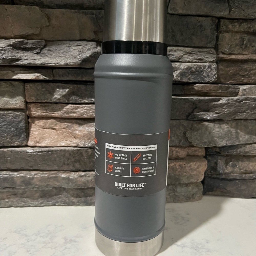 Stanley Classic Bottle - Gray - Picture 5 of 6